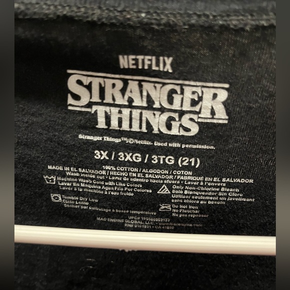 Stranger Things T-Shirt - Picture 2 of 2